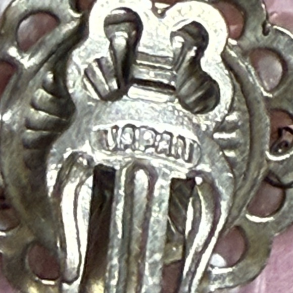 Set Vintage Pink Beaded Necklace & Japan pink cluster clip on earrings. - Picture 7 of 9